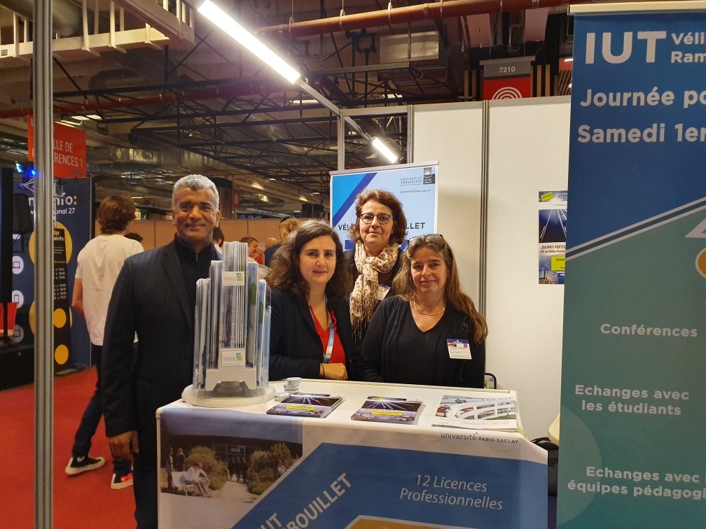 Plus de 1000 visiteurs sur le stand de l'IUT au Salon de l'Education ...